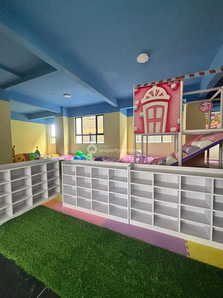 j Elegant Two Bedroom Apartment